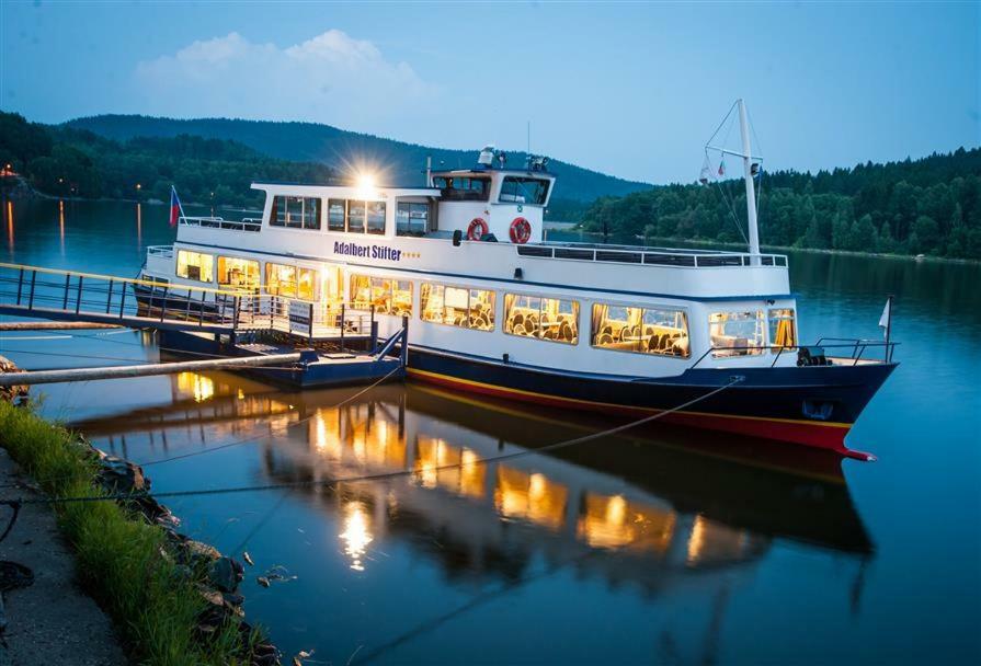 Retro Chaty U Plaze Lipno Hotel Cerna v Posumavi Luaran gambar